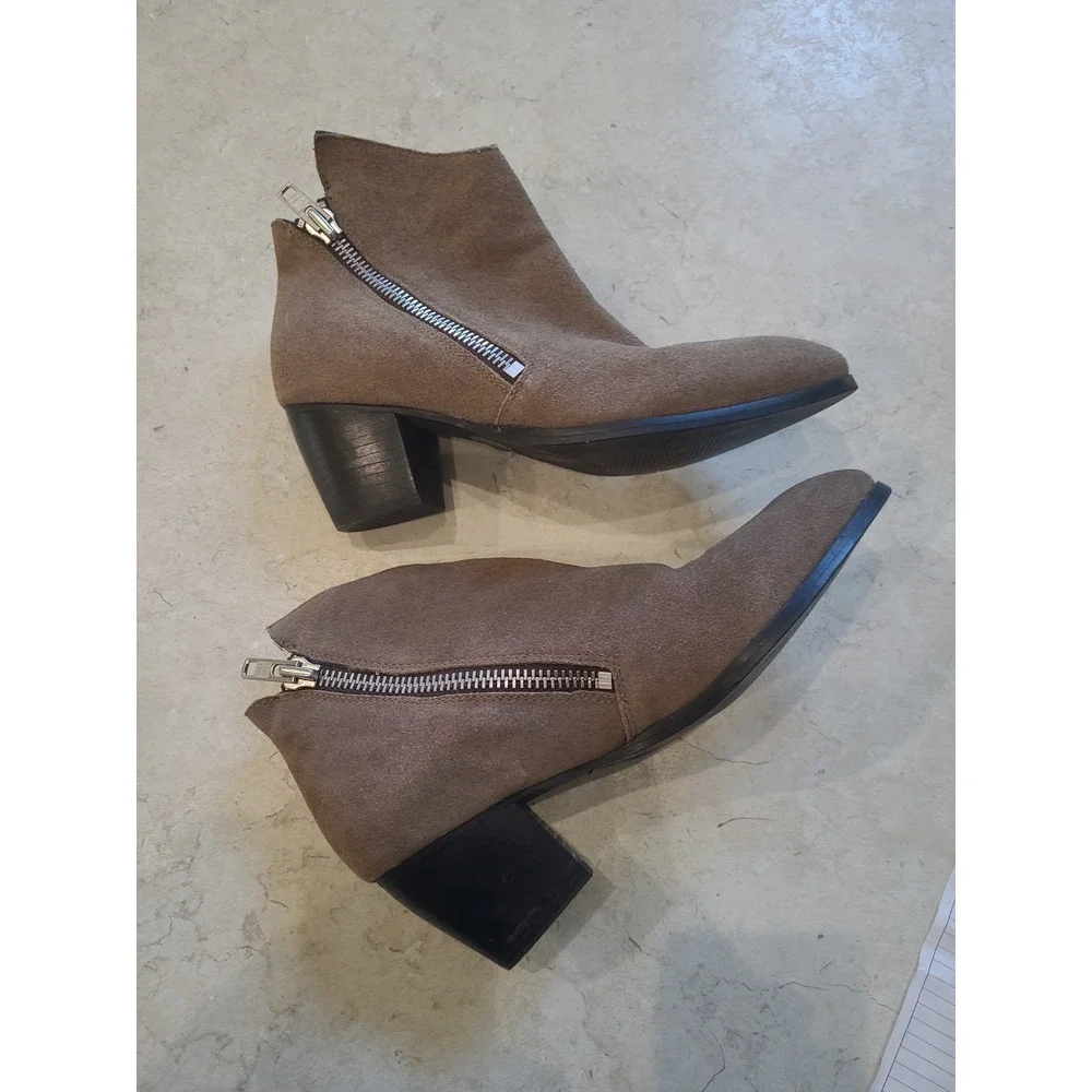 Matisse Frankie Asymmetrical Taupe Suade Bootie women SZ 9 3